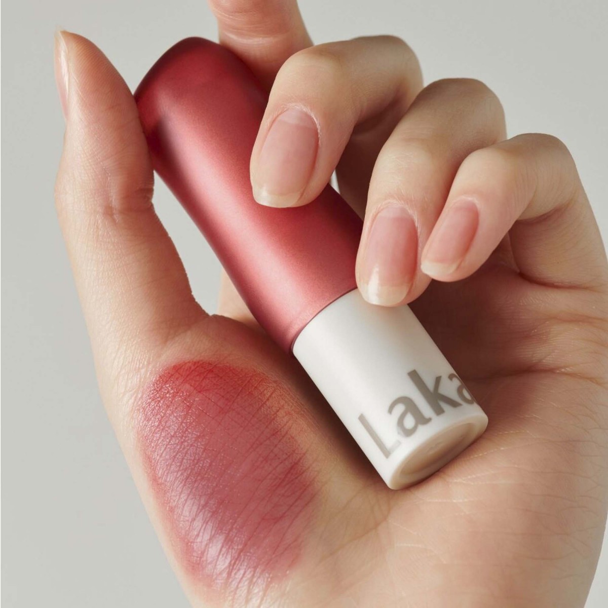 Bálsamo labial hidratante vegano con color - Laka | MiiN Cosmetics