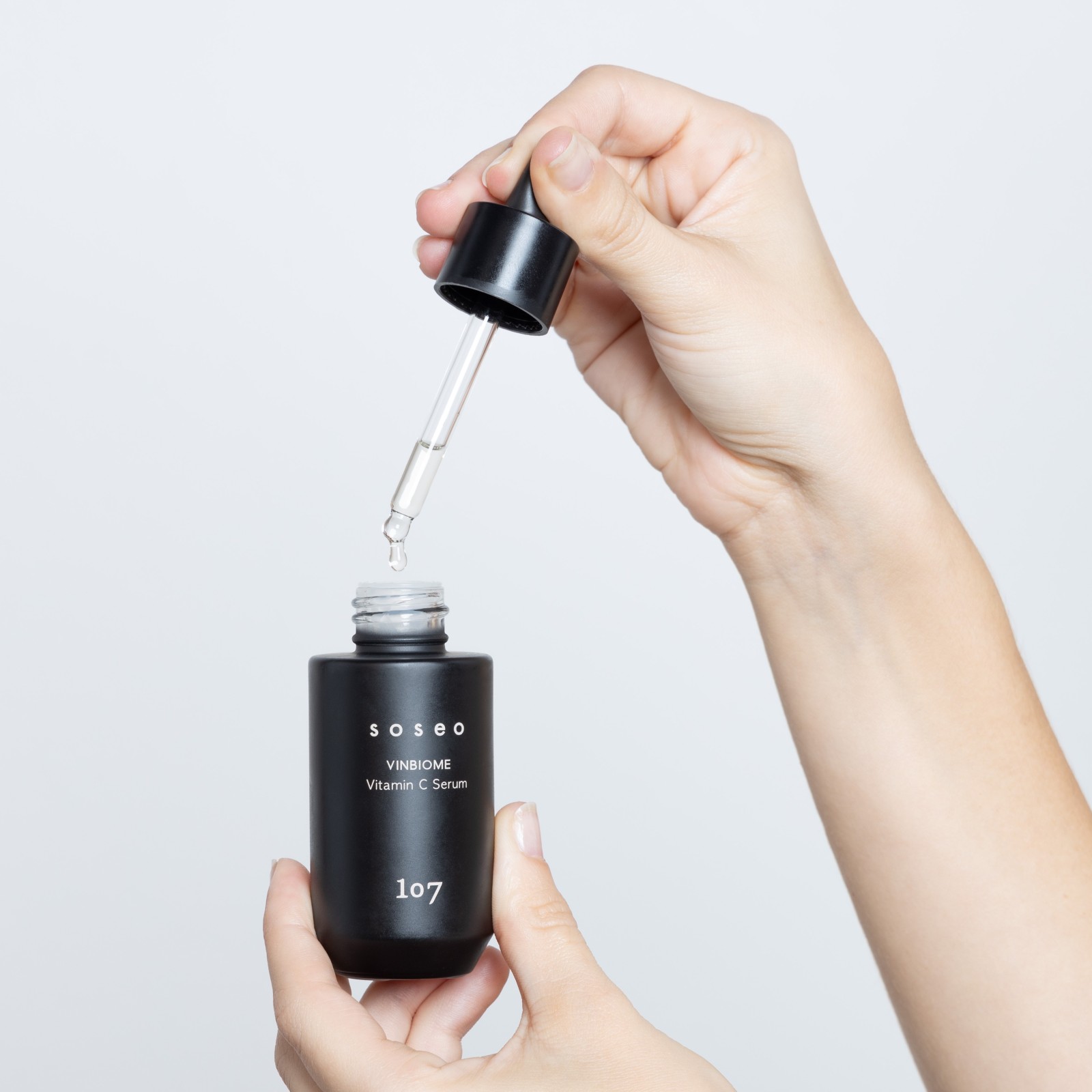 Sérum antioxidante e iluminador con vitamina C · 107 | MiiN Cosmetics